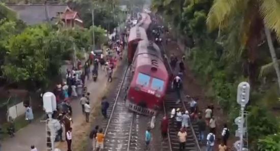 Sagarika Train Derails at Wadduwa